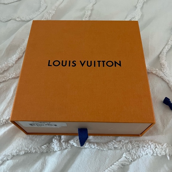 LV Initials 40MM Reversible Belt
Size: 80cm - Picture 2 of 9